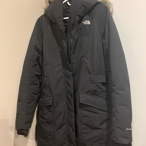 The North Face Arctic Parka II worn 3 times/like new black super warm jacket.